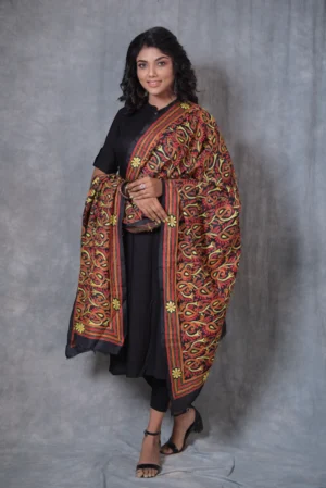 Elegant Kantha Stitch Dupatta on Semi Tussar: A Timeless Addition to Your Wardrobe