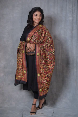 Elegant Kantha Stitch Dupatta on Semi Tussar: A Timeless Addition to Your Wardrobe